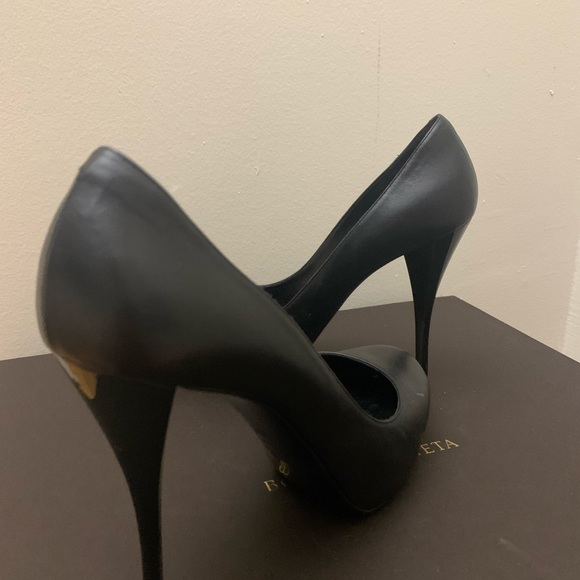 Pierre Hardy Patent Leather Round-Toe Pumps - Picture 4 of 6